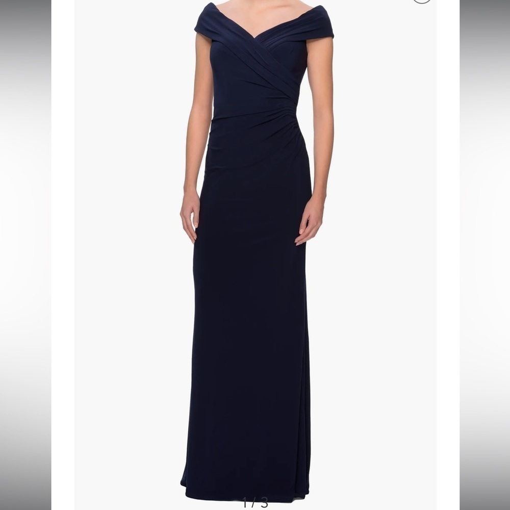 NWOT La femme Ruched Surplice Jersey Gown off shoulder size 6 navy - Picture 2 of 7